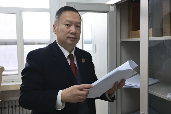 邱建华：刻苦努力 勇挑重担